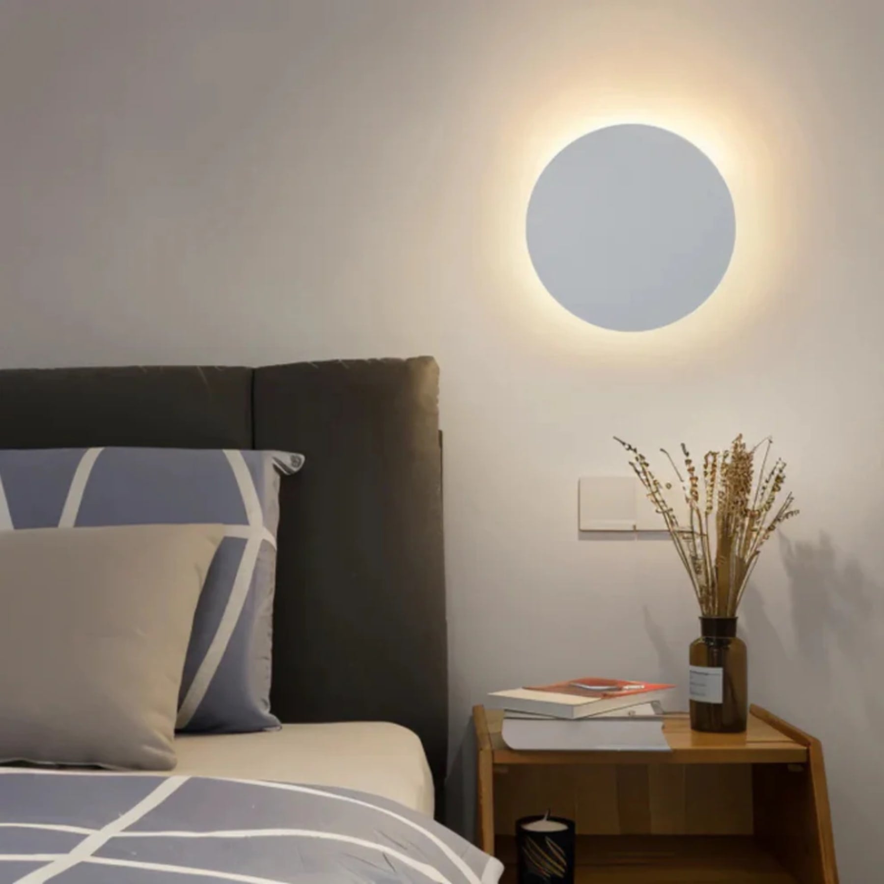 Modern Metal Wall Light for Living Room and Bedroom — Halden Lighting
