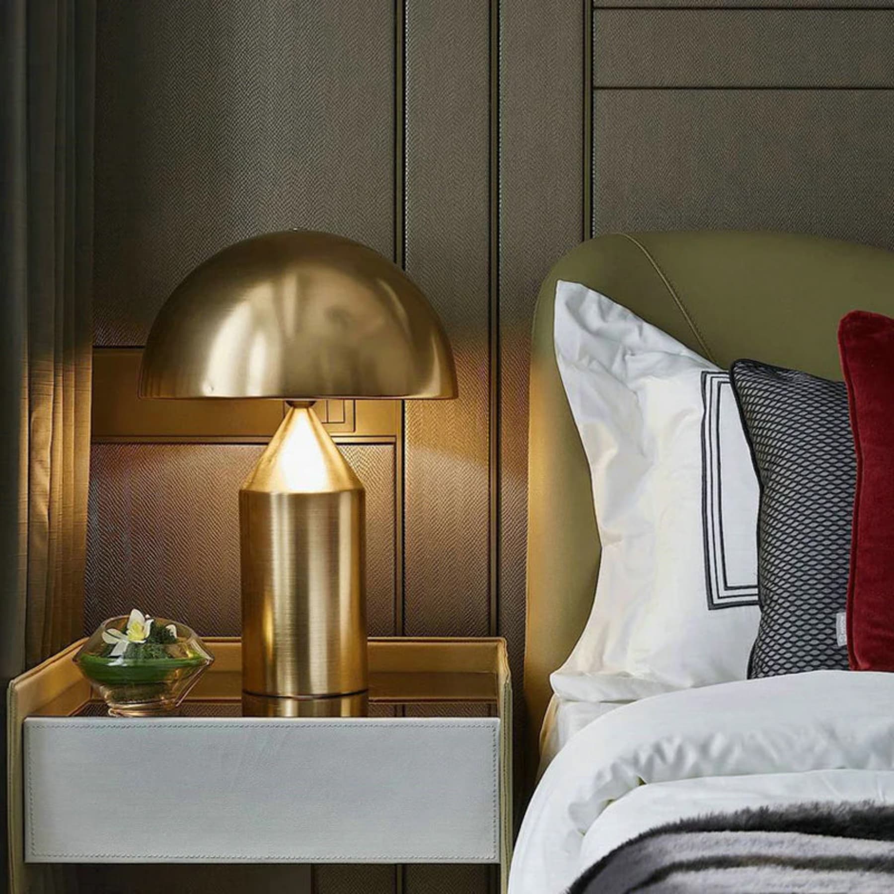 Modern Metal Table Lamp for Living Room and Bedroom — Halden Lighting
